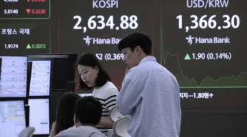 الأسهم الآسيوية ترتفع هامشياً وسط ضغوط من التوترات التجارية