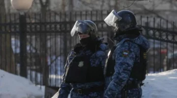 أميركي يغادر روسيا بعد إطلاق سراحه من مستشفى للأمراض النفسية