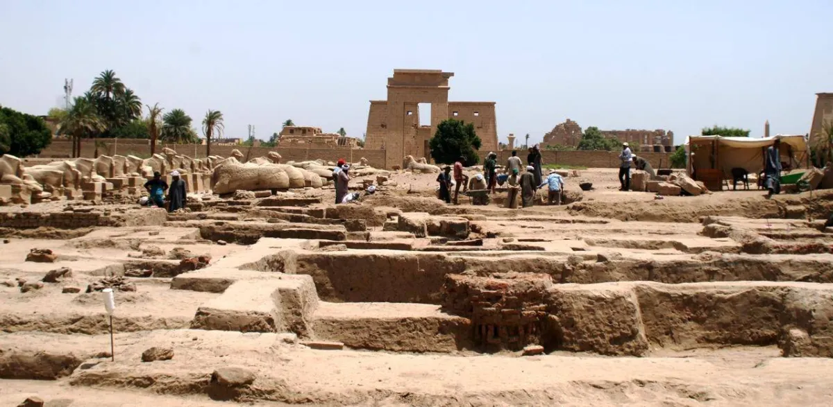 مصر تكشف أسرار «توابيت الأطفال» بالأقصر