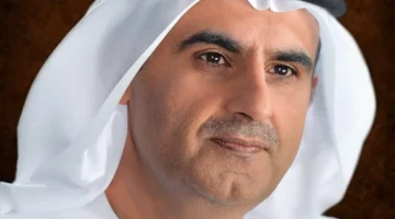 كانت للمتنبي القدرة على رؤية العالم بعينٍ لم تعهدها العرب