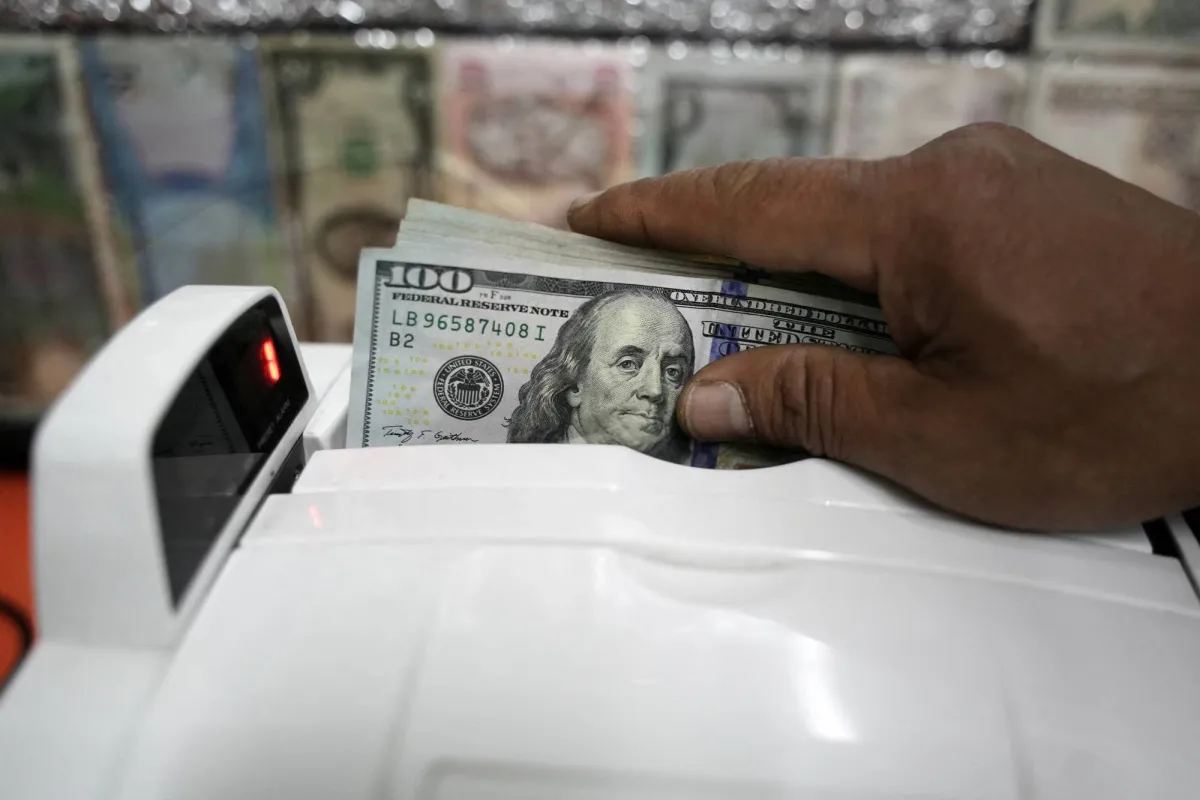 الدولار يرتفع مع توتر الأسواق بسبب الصراع في الشرق الأوسط