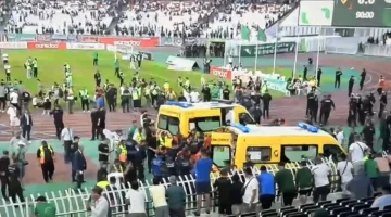 سقوط مشجعين من المدرجات يفسد احتفالات مولودية الجزائر بالدوري