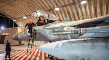 الجيش الإسرائيلي يعلن شن غارات جديدة في غرب إيران