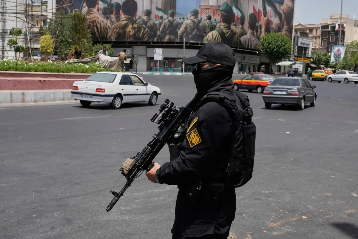 السلطات الإيرانية تعتقل 26 شخصاً على الأقلّ بتهمة «التعاون» مع إسرائيل