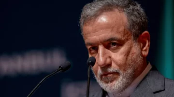 وزير الخارجية الإيراني يطالب ترمب باحترام خامنئي إذا كان يرغب في التوصل لاتفاق