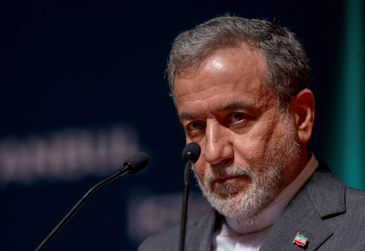 وزير الخارجية الإيراني يطالب ترمب باحترام خامنئي إذا كان يرغب في التوصل لاتفاق
