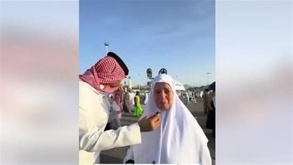 بعد انتظار 15 سنة.. سيدة مصرية تؤدي الحج وحدها وتبكي القلوب بوفاء لزوجها الراحل