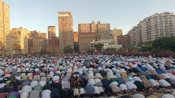 الإسكندرية تحتفل بعيد الأضحى وسط تنظيم محكم وإقبال جماهيري واسع على ساحات الصلاة