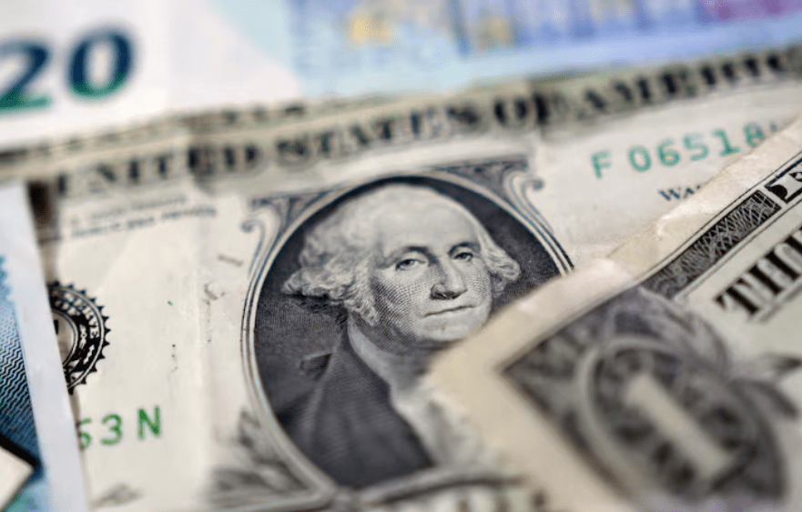 أول أيام عيد الأضحى.. مفاجأة في سعر الدولار مقابل الجنيه المصري اليوم الجمعة