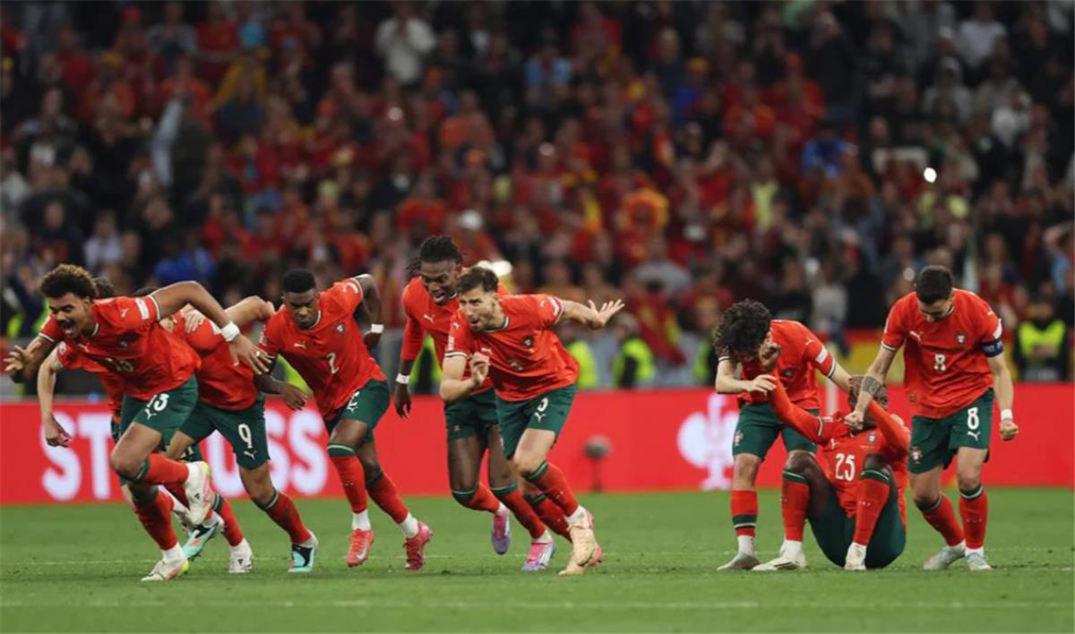 رجل مباراة إسبانيا والبرتغال في نهائي دوري الأمم الأوروبية