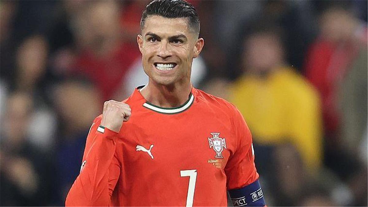 رونالدو يُعلن موقفه النهائي من الاستمرار أو الرحيل مع النصر السعودي