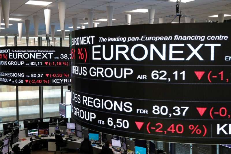 الأسواق الأوروبية تتراجع وسط حذر المستثمرين قبيل نتائج محادثات التجارة بين أمريكا والصين