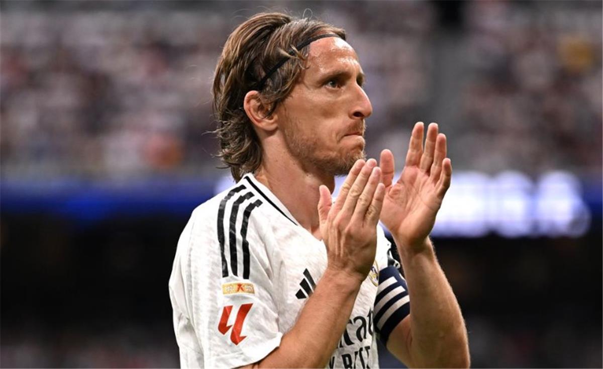 مودريتش يضع شرطًا قبل التوقيع مع ميلان