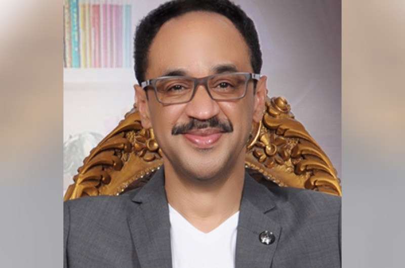 عمرو منير دهب يكتب: شاعر عظيم وكفى