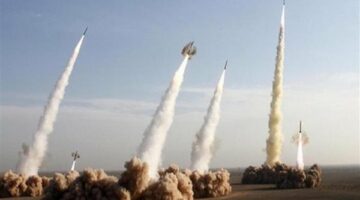 صافرات الإنذار تدوي في جميع أنحاء إسرائـ.يل..وتقديرات نحو 100 صاروخ أُطلق من إيران