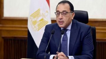 رئيس الوزراء يتفقد المركز التكنولوجي لخدمة المواطنين بزاوية صقر