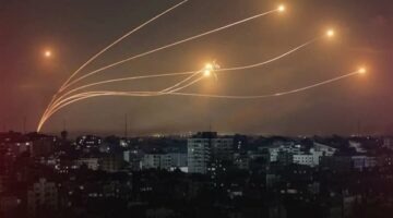 عشرات الصواريخ تتساقط على مناطق عدة في إسرائيل غالبيتها في حيفا