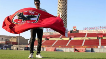 بالصور.. مينا مسعود يزور النادي الأهلي خلال جولته بمصر للترويج لـ”في عز الضهر”