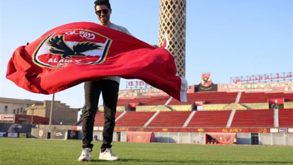 بالصور.. مينا مسعود يزور النادي الأهلي خلال جولته بمصر للترويج لـ”في عز الضهر”