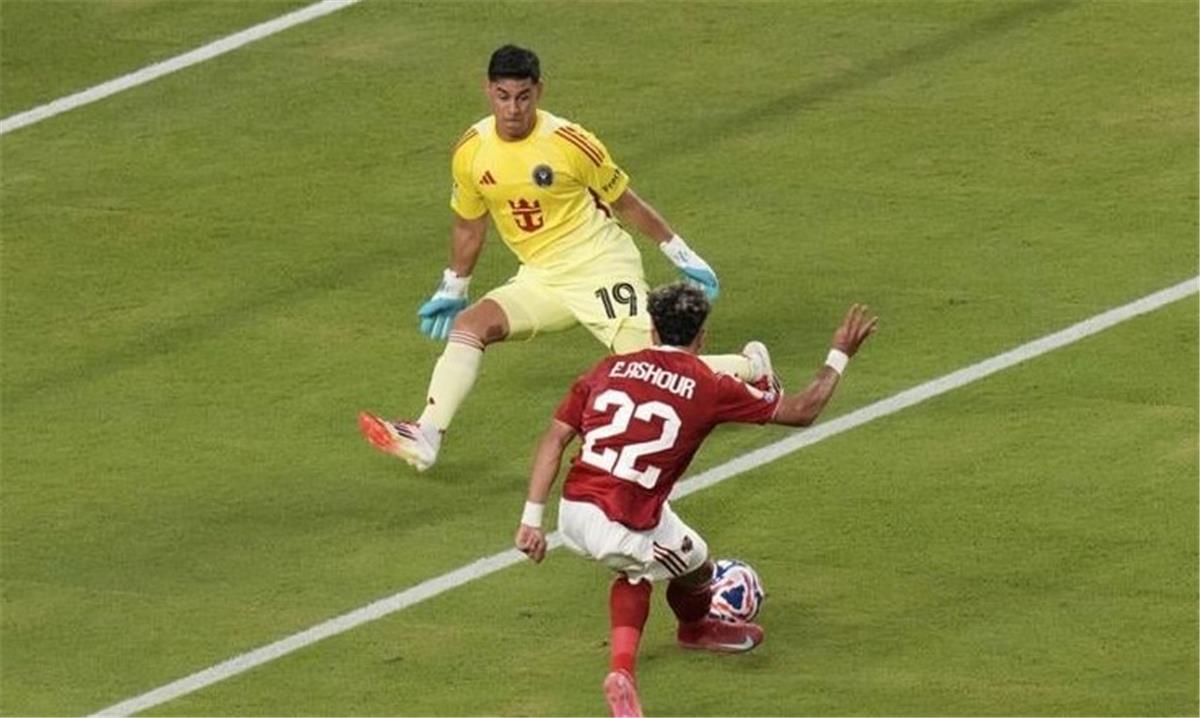 أوستاري: لاعب الأهلي يستحق جائزة رجل المباراة.. وميسي أدهشني