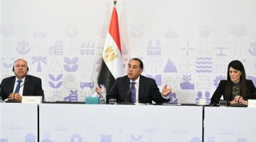 رئيس الوزراء يترأس مائدة مستديرة بعنوان “الإصلاحات الهيكلية لتعزيز تنافسية القطاع الخاص”