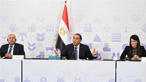 رئيس الوزراء يترأس مائدة مستديرة بعنوان “الإصلاحات الهيكلية لتعزيز تنافسية القطاع الخاص”