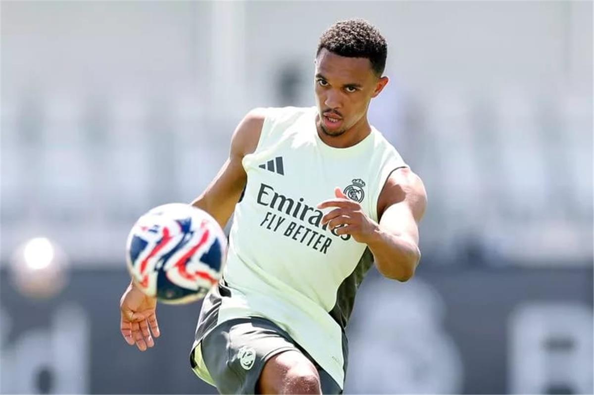 موقف أرنولد وهويسين من المشاركة مع ريال مدريد ضد الهلال