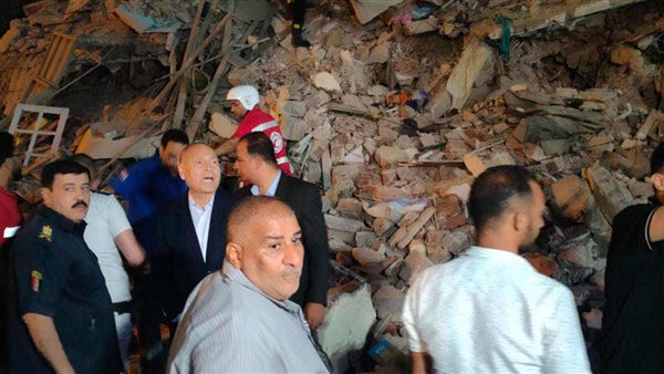 عقار طفولة نور الشريف ينهار في السيدة زينب.. حالتين وفاة و5 مصابين وجهود إنقاذ مستمرة