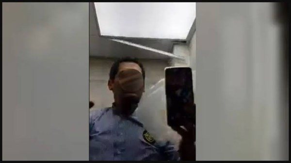 ضبط عامل أخفى هاتفًا داخل حمام السيدات لتصويرهن داخل كافيه بالدقي