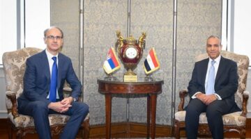 وزير الخارجية والهجرة يستقبل رئيس الوزراء الصربي