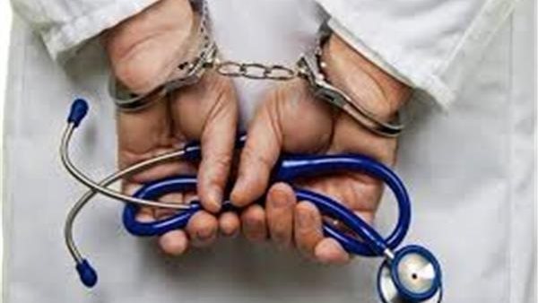 حبس الطبيب المزيف لتورطه في عمليات نصب على المواطنين في مدينة نصر