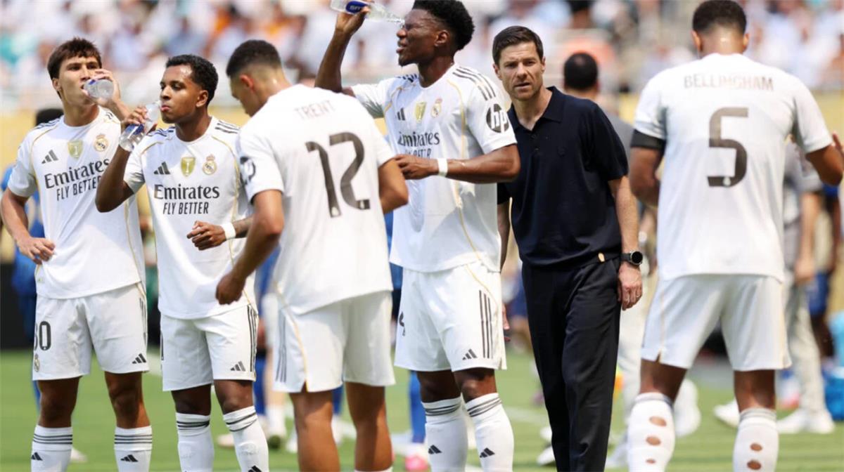 فيديو | ضربة مبكرة.. لاعب ريال مدريد يغادر بالبطاقة الحمراء أمام باتشوكا