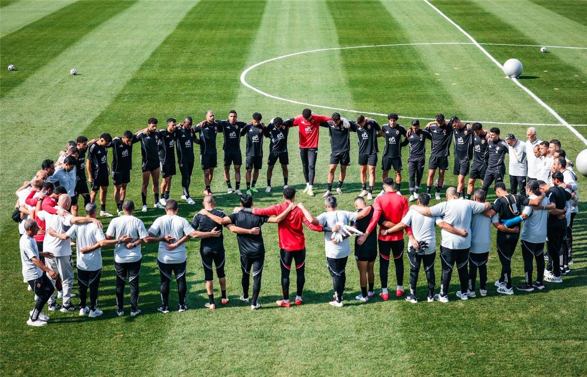 لاعب الأهلي يغادر مباراة بورتو في كأس العالم للأندية مصابًا