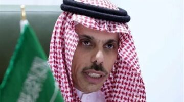 وزير الخارجية السعودي يصل الدوحة للمشاركة في اجتماع طارئ لبحث العدوان الإيراني على قطر