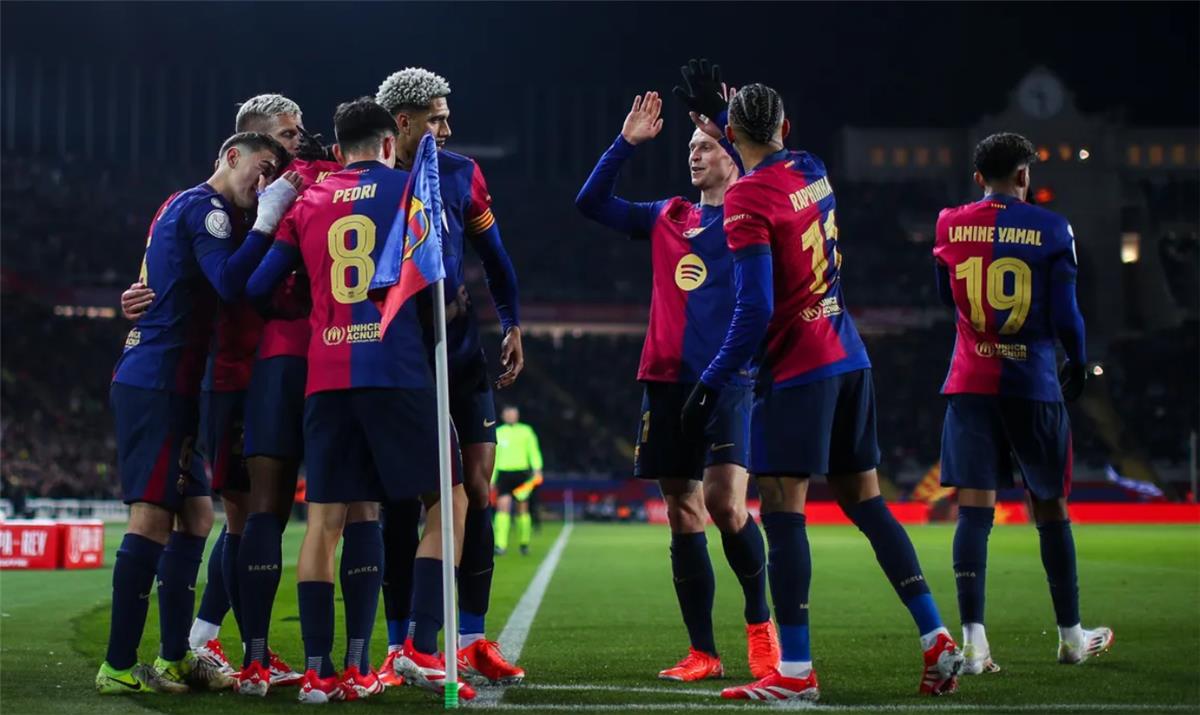 ميلان يدرس التعاقد مع لاعب برشلونة