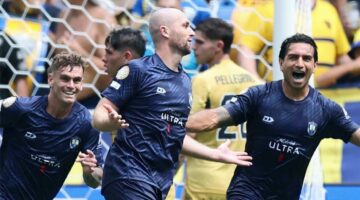مدرس بدرجة لاعب كرة.. كريستيان جراي بعد تسجيله هدف أوكلاند سيتي أمام بوكا جونيورز: لحظة سريالية