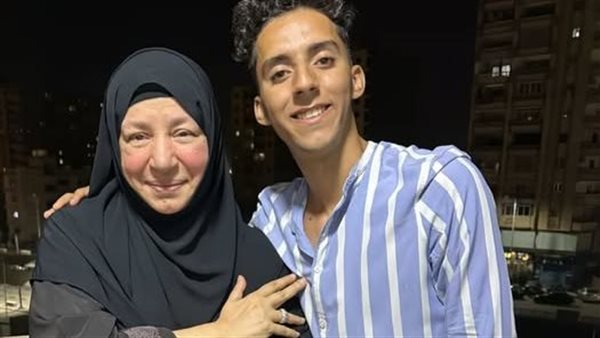 عبلة كامل تتصدر التريند بسبب صورة.. هل ذكاء اصطناعي؟