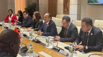 وزير قطاع الأعمال يبحث مع وزيري السياحة والإسكان ورئيس الصندوق السيادي بأنجولا فرص التعاون