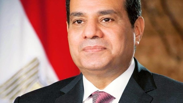 الرئيس السيسي يتبادل التهاني مع الحضور بصلاة عيد الأضحى