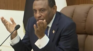 رئيس وزراء السودان يعلن حل الحكومة لتشكيل أخرى جديدة