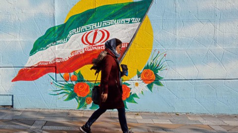 بعد تقديم مقترح أمريكي بشأن النووي.. إيران تطالب بـ”ضمانات” من الولايات المتحدة بشأن رفع العقوبات التي تخنق البلاد