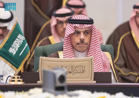 الوزاري الخليجي يدعو لإنهاء حرب غزة وعودة النازحين وانسحاب إسرائيل ويشيد بـ”الجهود المكثّفة” لقطر ومصر والولايات المتحدة للوصول إلى اتفاق شامل لوقف إطلاق النار