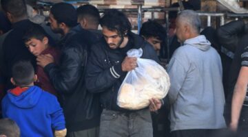 “من أجل قطعة خبز لبناته”.. استشهاد أب لست بنات أثناء محاولته الحصول على طعام لأسرته جنوبي قطاع غزة