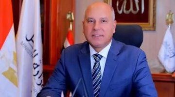 وزير مصري يقيل مسؤولا على الهواء مباشرة