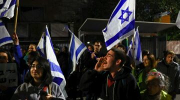 هآرتس: بدلا من إنقاذ 20 أسيرا عاد نتنياهو للحرب وفقدت إسرائيل 20 جنديا
