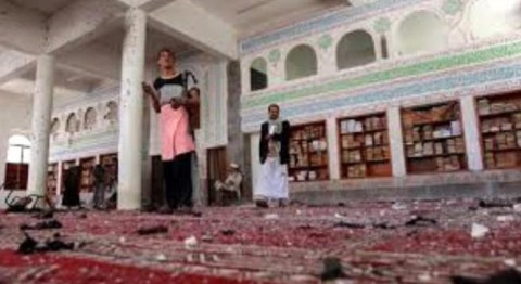 مجزرة داخل مسجد في اليمن.. مسلح يقتل 12 شخصًا