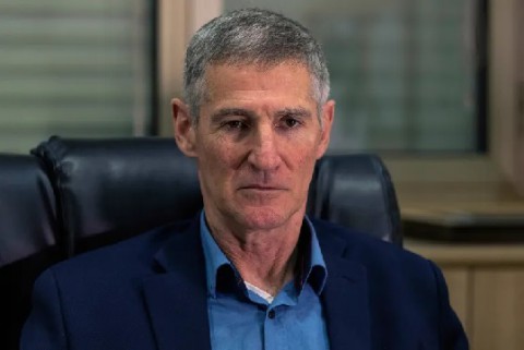 زعيم إسرائيلي معارض: شعار نتنياهو عن النصر المطلق “كذبة” واحتلال قطاع غزة يُضعف أمن إسرائيل ويُعرّض الرهائن وجنود الجيش الإسرائيلي للخطر