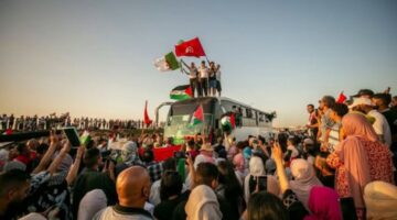 بين تبجيل البعض لها وتخوين الآخر.. ما المصير الذي ينتظر قافلة الصمود المغاربية؟ هل يرفع حفتر الحرج عن السيسي؟ وماذا لو سمحت مصر لها؟ وماذا لو منعت؟
