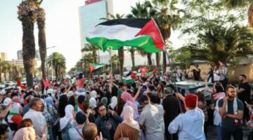 مصر ترحل عشرات الأجانب كانوا يخططون للمشاركة بمسيرة مؤيدة للفلسطينيين.. وقافلة المساعدات المغاربية على مشارف مدينة مصراتة وتناشد القاهرة تسهيل مرورها إلى مدينة رفح