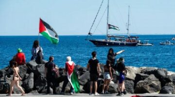 ستة من ركاب السفينة “مادلين” بينهم النائبة الأوروبية ريما حسن بصدد مغادرة إسرائيل جوا 